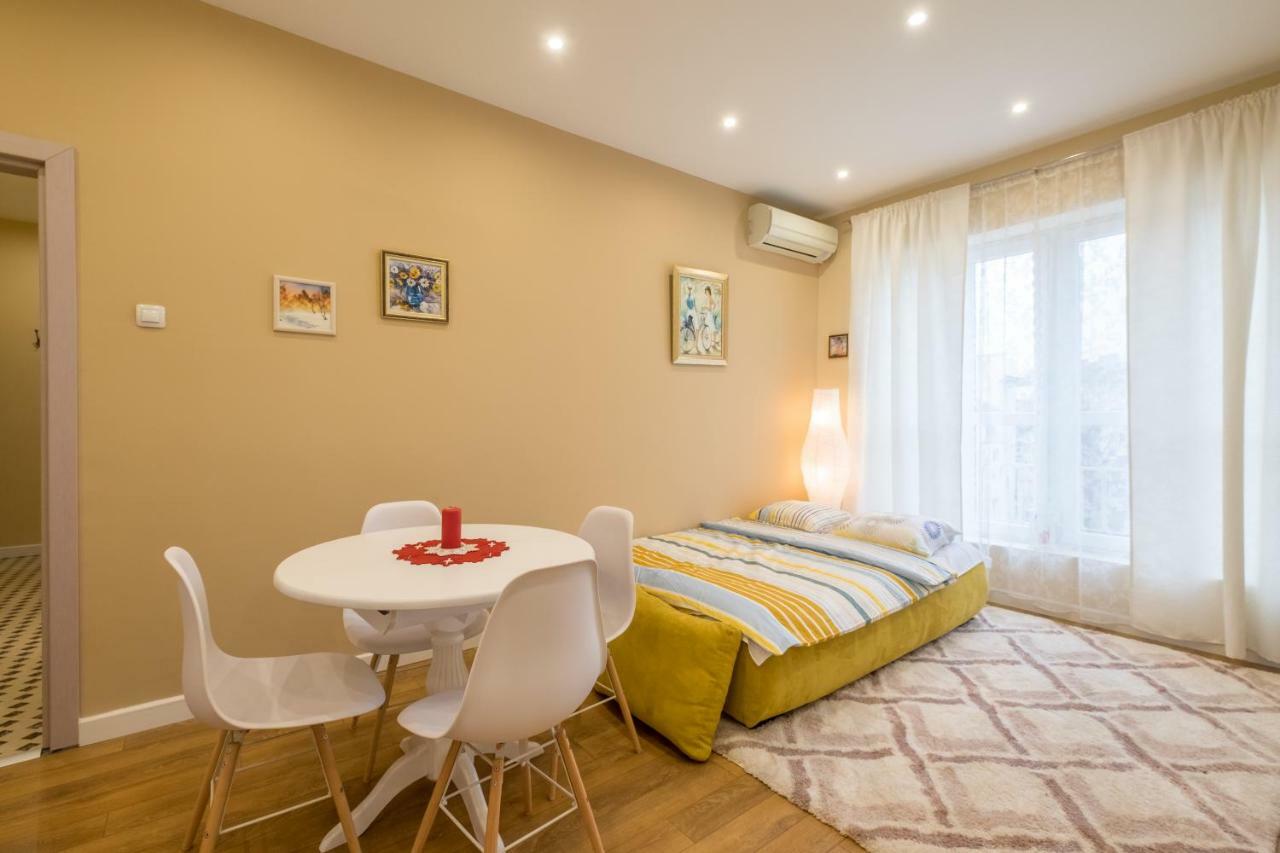 Modern 2 Bedroom Apartment Next To Vitosha Str. ソフィア エクステリア 写真