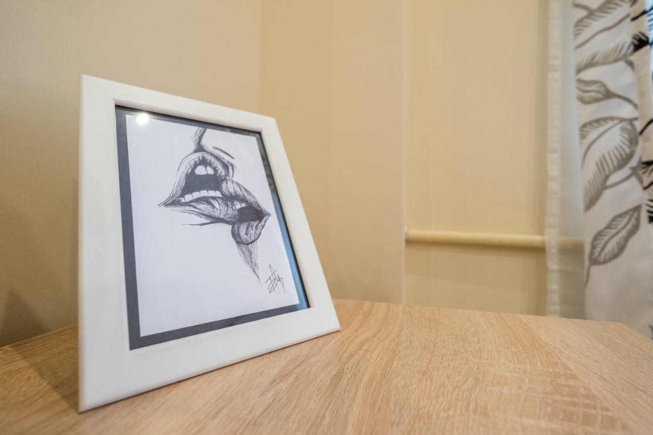 Modern 2 Bedroom Apartment Next To Vitosha Str. ソフィア エクステリア 写真